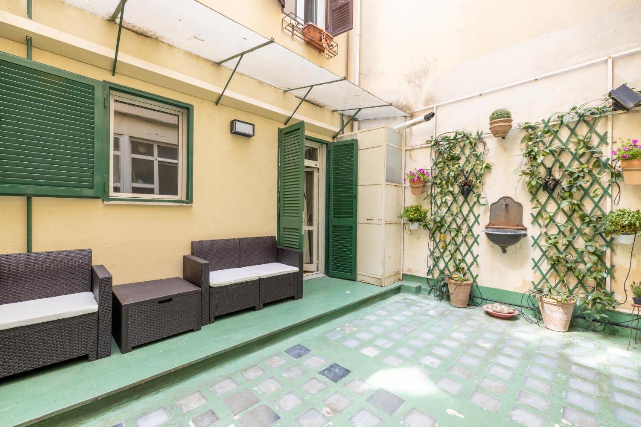 Charming With Patio A Few Steps From Colosseum Rom