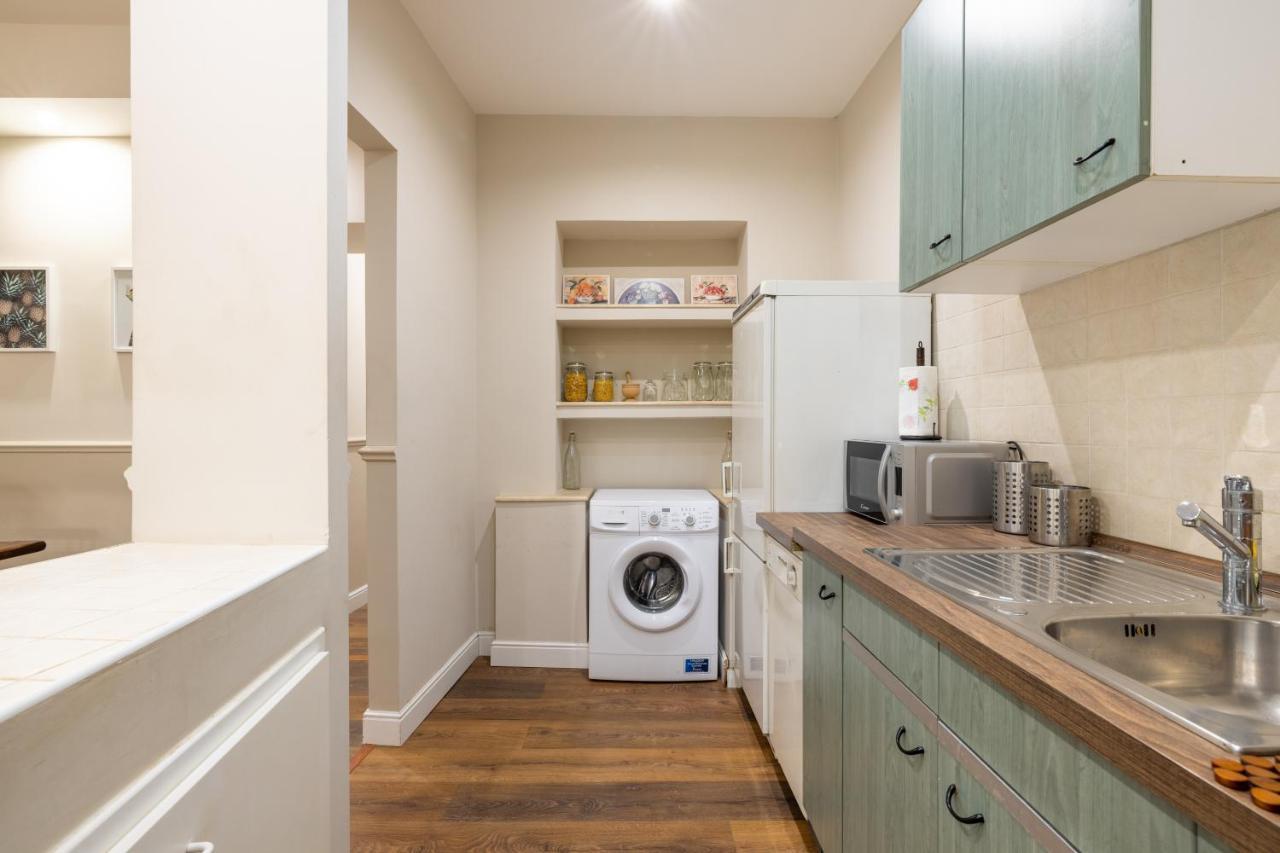 Charming With Patio A Few Steps From Colosseum * Rom