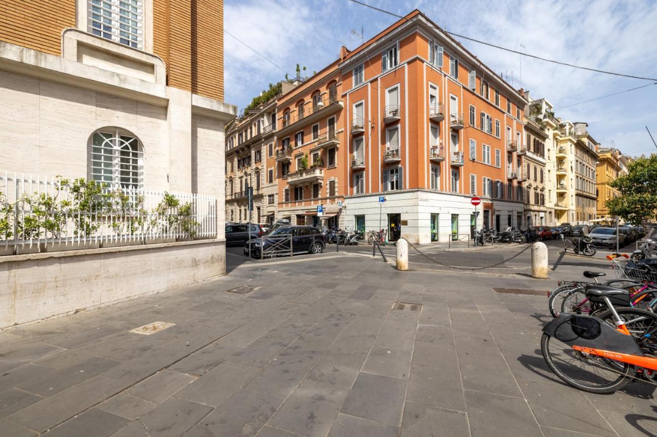 Charming With Patio A Few Steps From Colosseum Rom
